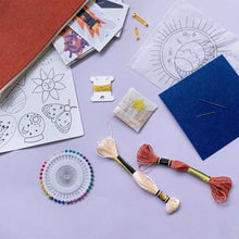 Laden Sie das Bild in den Galerie-Viewer, DIY Set Stickdesign Astro