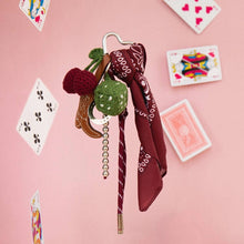 Laden Sie das Bild in den Galerie-Viewer, Häkelset "Anhänger Cherry Cowboy"