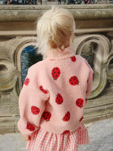 Laden Sie das Bild in den Galerie-Viewer, Jody Teddyjacke Marienkäfer Pink