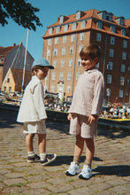 Laden Sie das Bild in den Galerie-Viewer, Ely Shorts red stripe