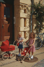 Laden Sie das Bild in den Galerie-Viewer, Puppenbuggy Fraise Erdbeere