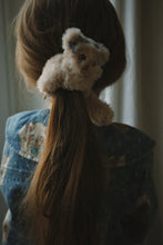 Laden Sie das Bild in den Galerie-Viewer, Kitty Furry Haargummi