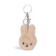 Laden Sie das Bild in den Galerie-Viewer, Miffy Eco Fuzzy Schlüsselanhänger Beige