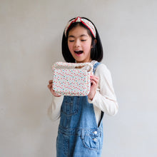 Laden Sie das Bild in den Galerie-Viewer, Herzchen Henkeltasche