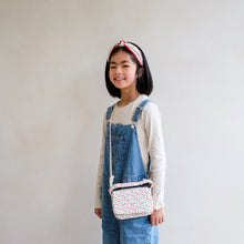 Laden Sie das Bild in den Galerie-Viewer, Herzchen Henkeltasche