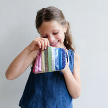 Laden Sie das Bild in den Galerie-Viewer, Dancing Queen Stipes Kindertasche