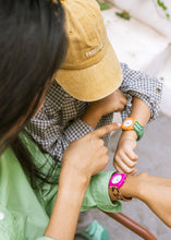 Laden Sie das Bild in den Galerie-Viewer, Kinder Armbanduhr Circus