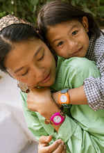 Laden Sie das Bild in den Galerie-Viewer, Kinder Armbanduhr Leopard