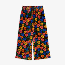 Laden Sie das Bild in den Galerie-Viewer, Violas Velour Hose