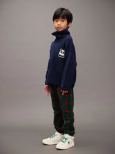 Laden Sie das Bild in den Galerie-Viewer, Panda Chunky Strick Sweater