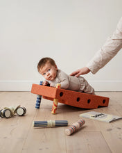 Laden Sie das Bild in den Galerie-Viewer, Baby-Aktivitätsset Burnt Orange / Dusty Green