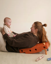 Laden Sie das Bild in den Galerie-Viewer, Baby-Aktivitätsset Burnt Orange / Dusty Green