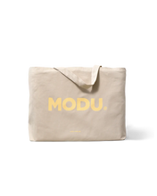 Laden Sie das Bild in den Galerie-Viewer, Transporttasche Modu Sand Grey / Honey Yellow