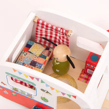 Laden Sie das Bild in den Galerie-Viewer, La grande famille "Wohnwagen"