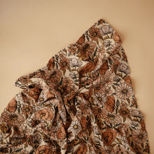Laden Sie das Bild in den Galerie-Viewer, Swaddle Retro Flowers