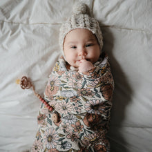 Laden Sie das Bild in den Galerie-Viewer, Swaddle Retro Flowers