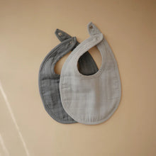 Laden Sie das Bild in den Galerie-Viewer, Muslin Bib Set Tradewinds/Baby Blue