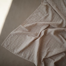 Laden Sie das Bild in den Galerie-Viewer, Swaddle Caramel Polka Dots