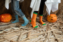 Laden Sie das Bild in den Galerie-Viewer, Pumpkin Glow-in-the-dark Socken