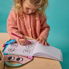 Laden Sie das Bild in den Galerie-Viewer, Montessori Sticker-Buch "Geometrische Formen"