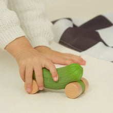 Laden Sie das Bild in den Galerie-Viewer, Pepino The Cucumber Baby Auto