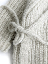 Laden Sie das Bild in den Galerie-Viewer, Merino Wickeljacke Beige