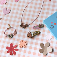 Laden Sie das Bild in den Galerie-Viewer, Schmuck Geschenkset "Peggy Pony"