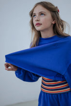 Laden Sie das Bild in den Galerie-Viewer, Crop Heart Sweater Royal Bloom