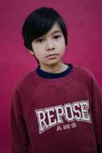 Laden Sie das Bild in den Galerie-Viewer, Raglan Sweater Royal Burgundy