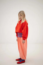 Laden Sie das Bild in den Galerie-Viewer, Crop Heart Sweater Firecracker