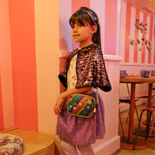 Laden Sie das Bild in den Galerie-Viewer, Rainbow Pailletten Cape