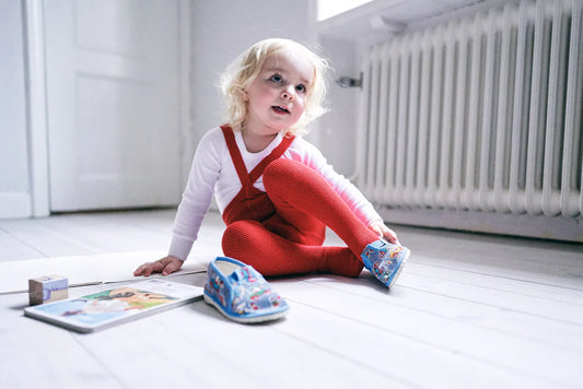 Strumpfhose mit Trägern und Fuß Love Red