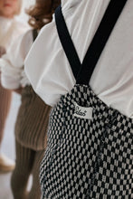 Laden Sie das Bild in den Galerie-Viewer, Strumpfhose mit Trägern und Fuß Black x White Checked
