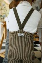 Laden Sie das Bild in den Galerie-Viewer, Strumpfhose mit Trägern und Fuß Seaweed Brown x Peanut Striped