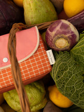 Laden Sie das Bild in den Galerie-Viewer, Fanny Bag Farmhouse Flower Pink