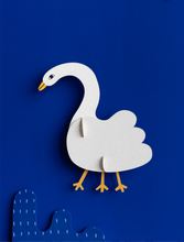 Laden Sie das Bild in den Galerie-Viewer, Greta Goose