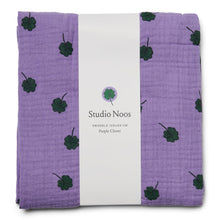 Laden Sie das Bild in den Galerie-Viewer, Purple Clover Swaddle Large