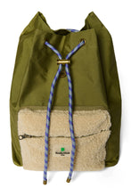 Laden Sie das Bild in den Galerie-Viewer, Teddy Army Midi Rucksack