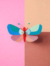 Laden Sie das Bild in den Galerie-Viewer, Lily Butterfly