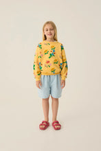 Laden Sie das Bild in den Galerie-Viewer, Flowers All Over Sweatshirt