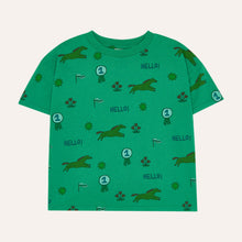 Laden Sie das Bild in den Galerie-Viewer, Horses All Over Oversized T-Shirt