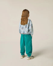 Laden Sie das Bild in den Galerie-Viewer, Bouquets Light Blue Sweatshirt