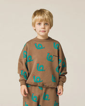 Laden Sie das Bild in den Galerie-Viewer, Snakes Brown Sweatshirt