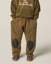 Laden Sie das Bild in den Galerie-Viewer, Grey Patches Jogging Hose