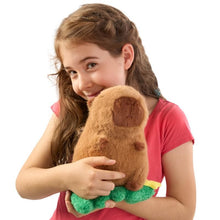 Laden Sie das Bild in den Galerie-Viewer, Plüsch Capybara Weihnachten