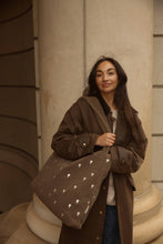 Laden Sie das Bild in den Galerie-Viewer, Mombag Brown Teddy Hearts