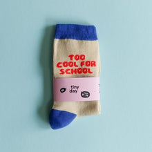Laden Sie das Bild in den Galerie-Viewer, Schulkind-Socken "Too cool for school"