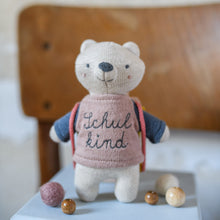 Laden Sie das Bild in den Galerie-Viewer, Bär „Schulkind“ rosa/blau