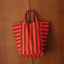Laden Sie das Bild in den Galerie-Viewer, Tote Bag Elisa "Stripes Brown / Tomato"
