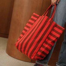 Laden Sie das Bild in den Galerie-Viewer, Tote Bag Elisa "Stripes Brown / Tomato"
